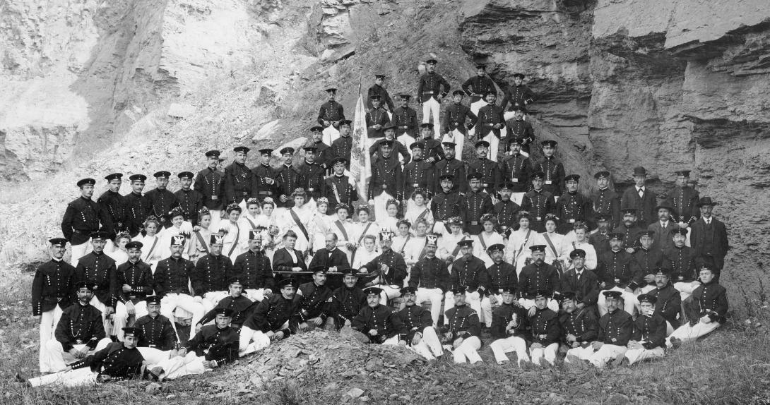 Gruppenbild von Bergknappen in Uniform