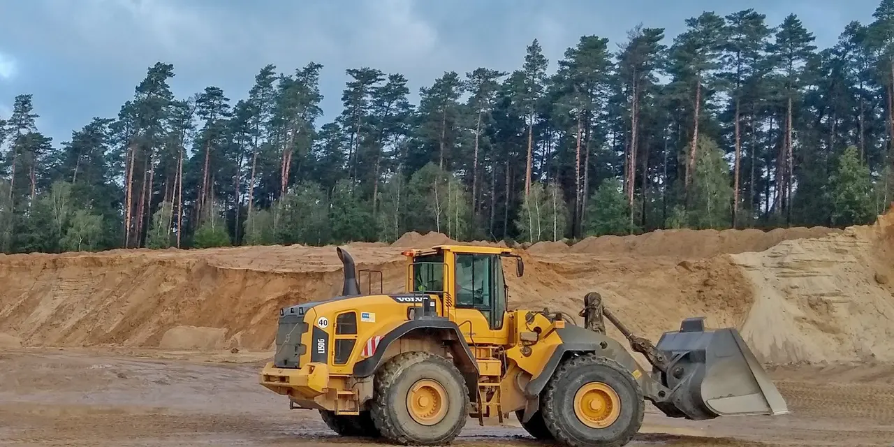 Radlader im Sand- und Kieswerk