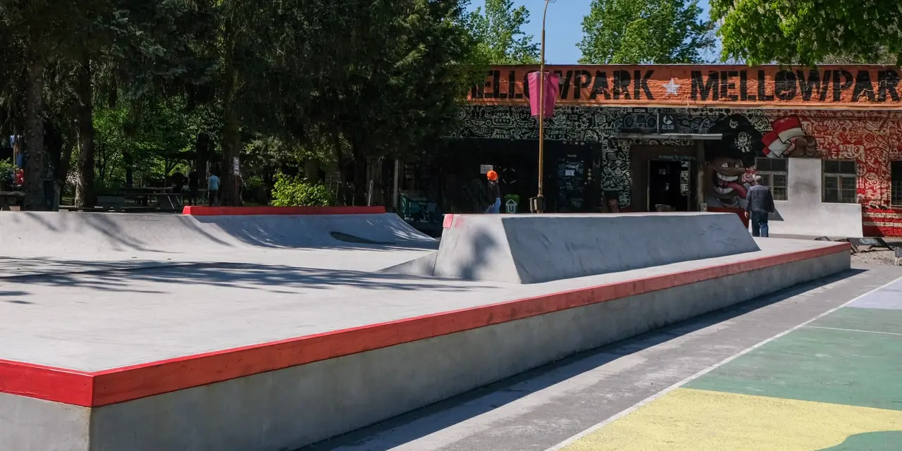 Mellowpark skate park in Berlin: concrete surface with outstanding concrete elements