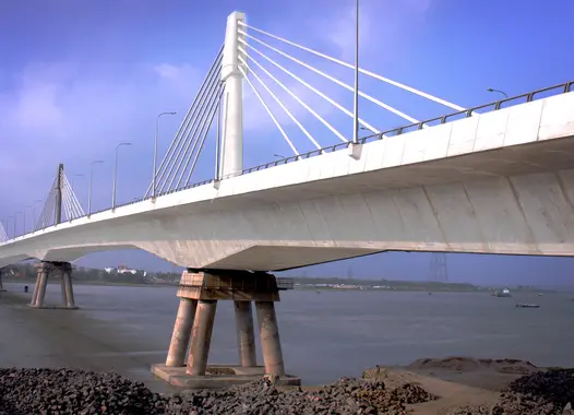 An extradosed bridge with towers, between the towers there is a pronounced open region creating an open window